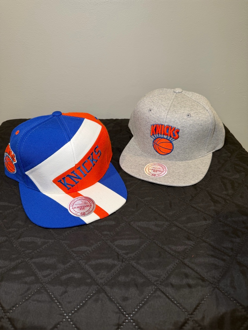 BUNDLE OF 2:
Mitchell & Ness New York
Knicks Snapback Collection